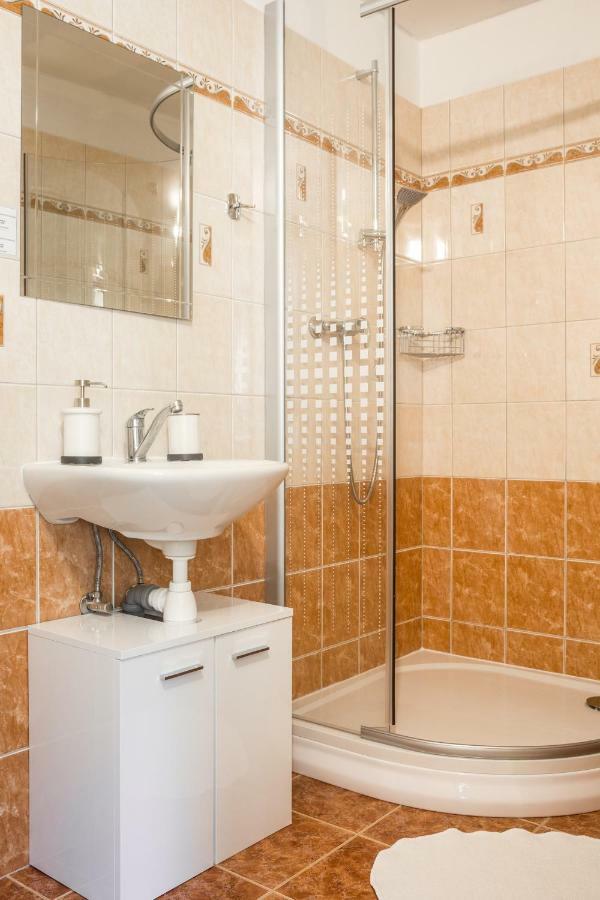 Hotel Konopiste Nova Myslivna Benesov  Luaran gambar